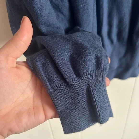 Grafton, size M, Cotton and Cashmere blue long sleeve pullover, V Neck - Picture 3 of 10